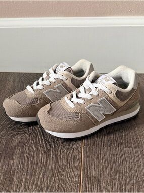 New Balance 574 Kids Preschool Sneaker Size 11 US Barely Worn